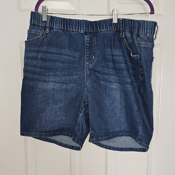Luvamia Pants - Women's Classic Blue Jean Shorts NEVER WORN!
